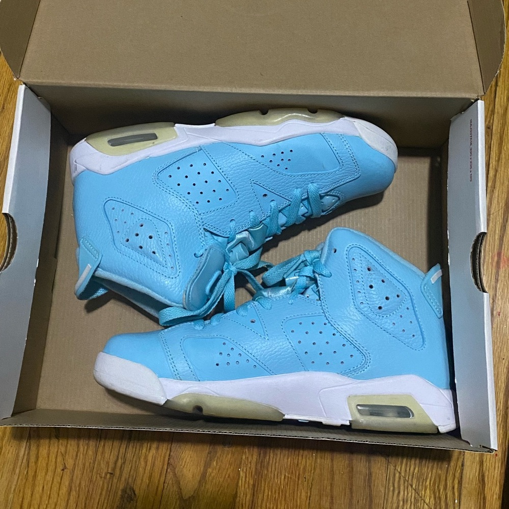 Jordan 6 
Size 6.5 (youth)